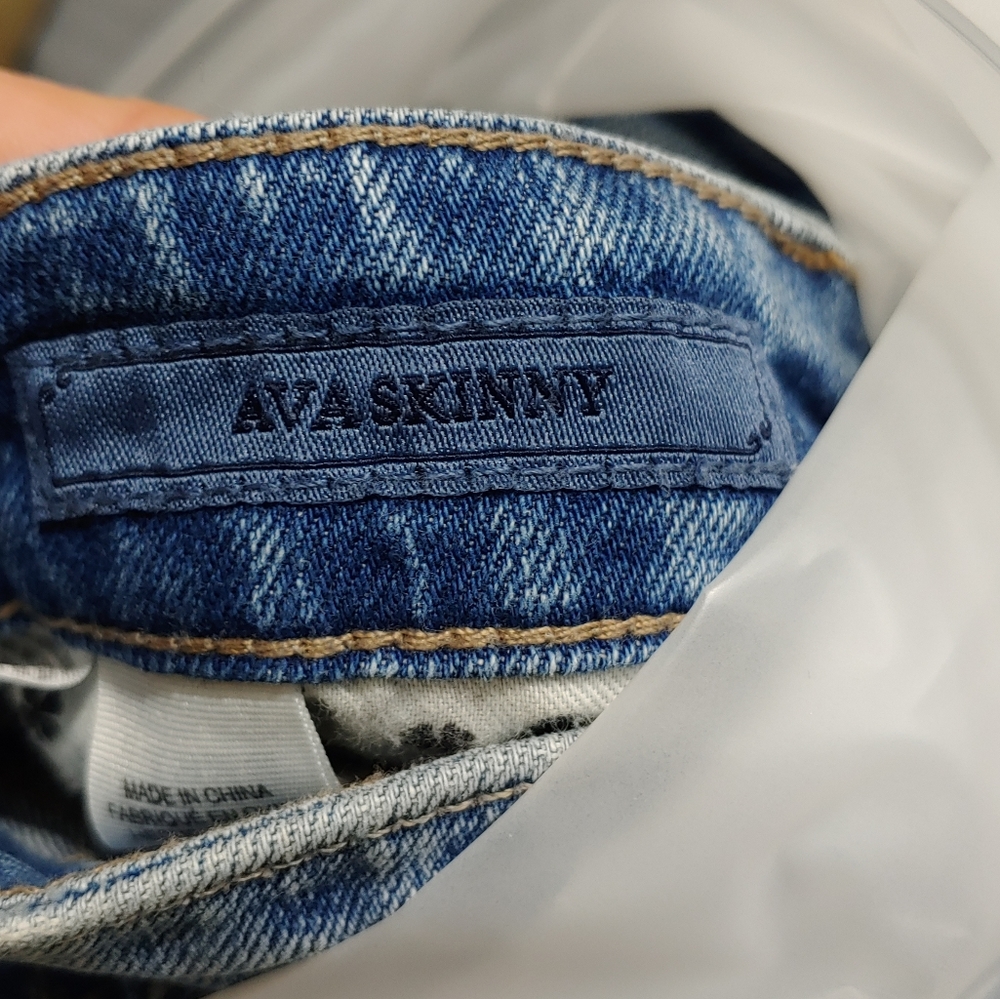 Lucky Brand Embroidered Jeans - Picture 14 of 14